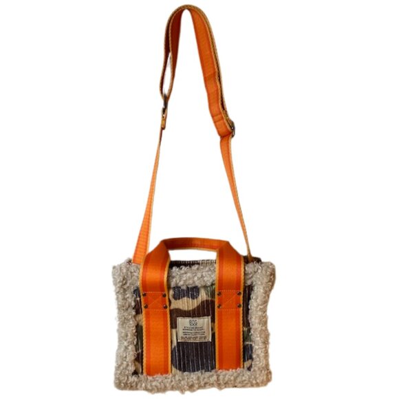 URBAN OUTFITTERS CAMO SHERPA MINI TOTE PURSE O/S - Picture 2 of 7